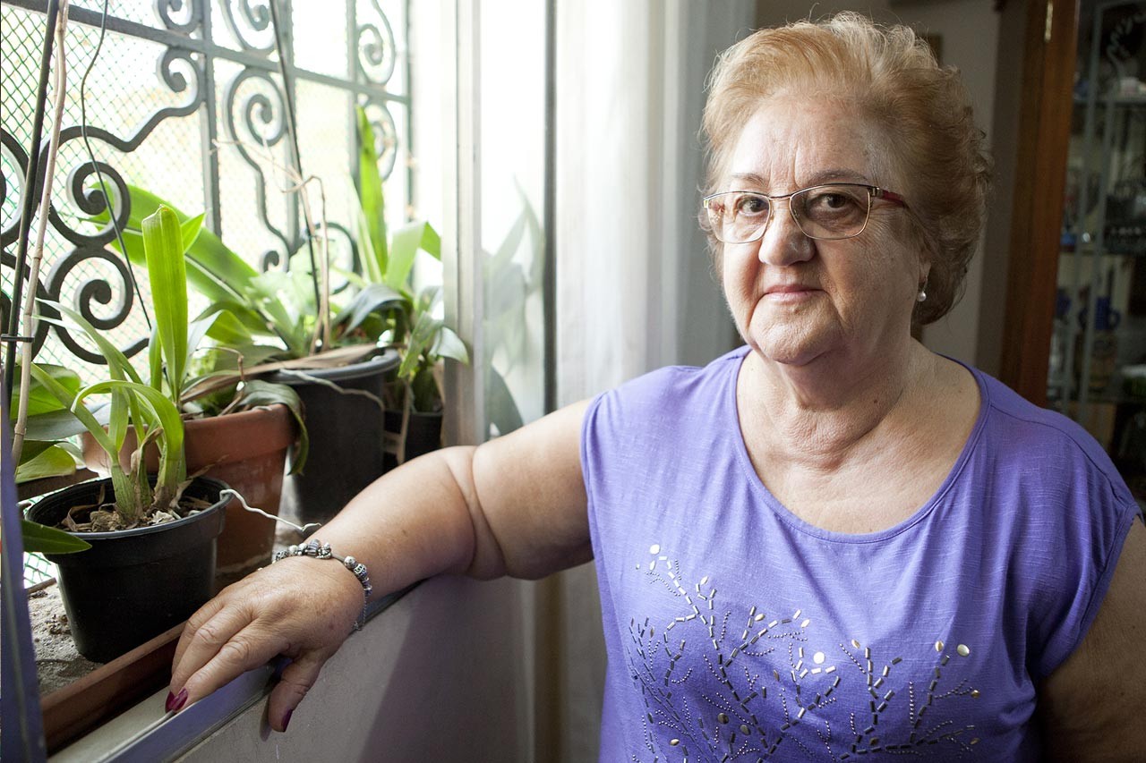 브라질에 사는 Maria Regina Simoes는 제2형 당뇨병과 비만이 있습니다.